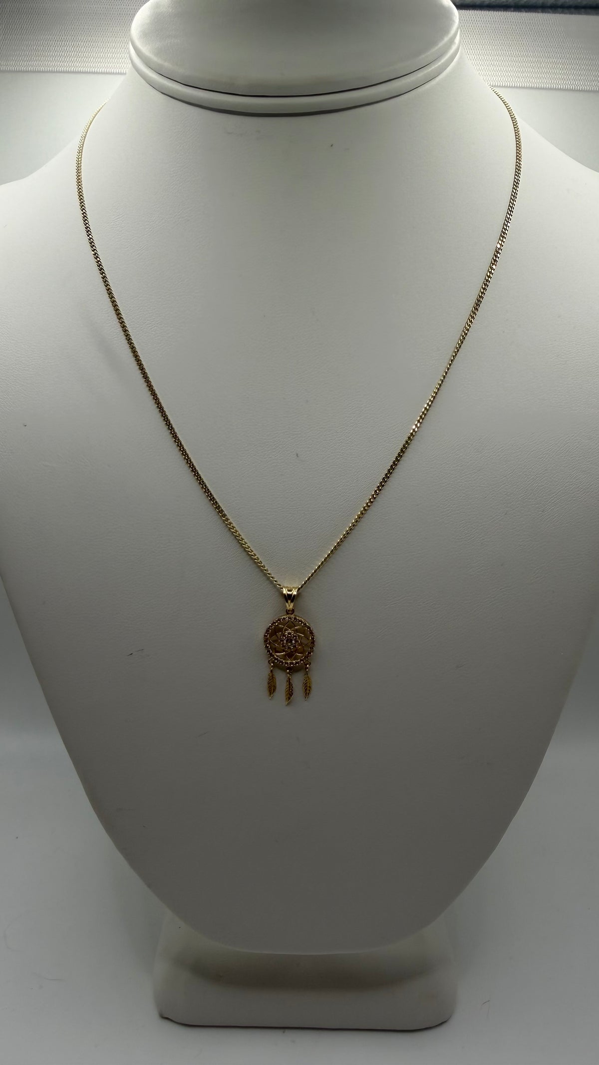 Cadena con Dije de Atrapasueños en Oro 14K